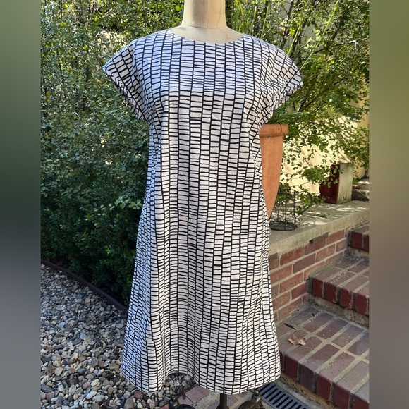 Peserico Dresses & Skirts - Peserico midi shift dress with pockets - size 40